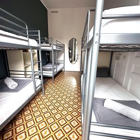 ฟาบริซซิโอ เปอตี Hostel บาร์เซโลนา ภายนอก รูปภาพ