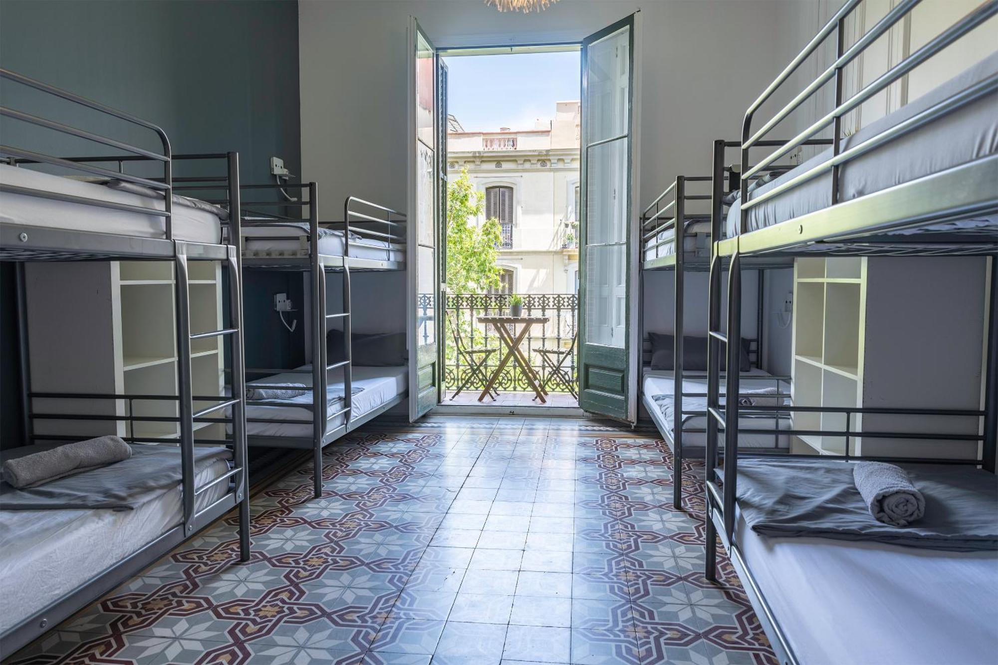 ฟาบริซซิโอ เปอตี Hostel บาร์เซโลนา ภายนอก รูปภาพ