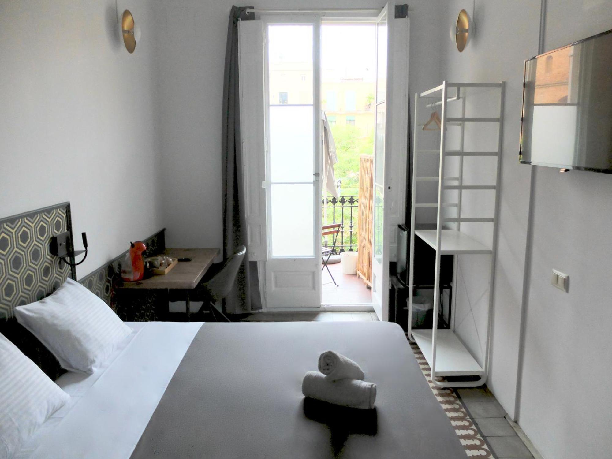 ฟาบริซซิโอ เปอตี Hostel บาร์เซโลนา ภายนอก รูปภาพ