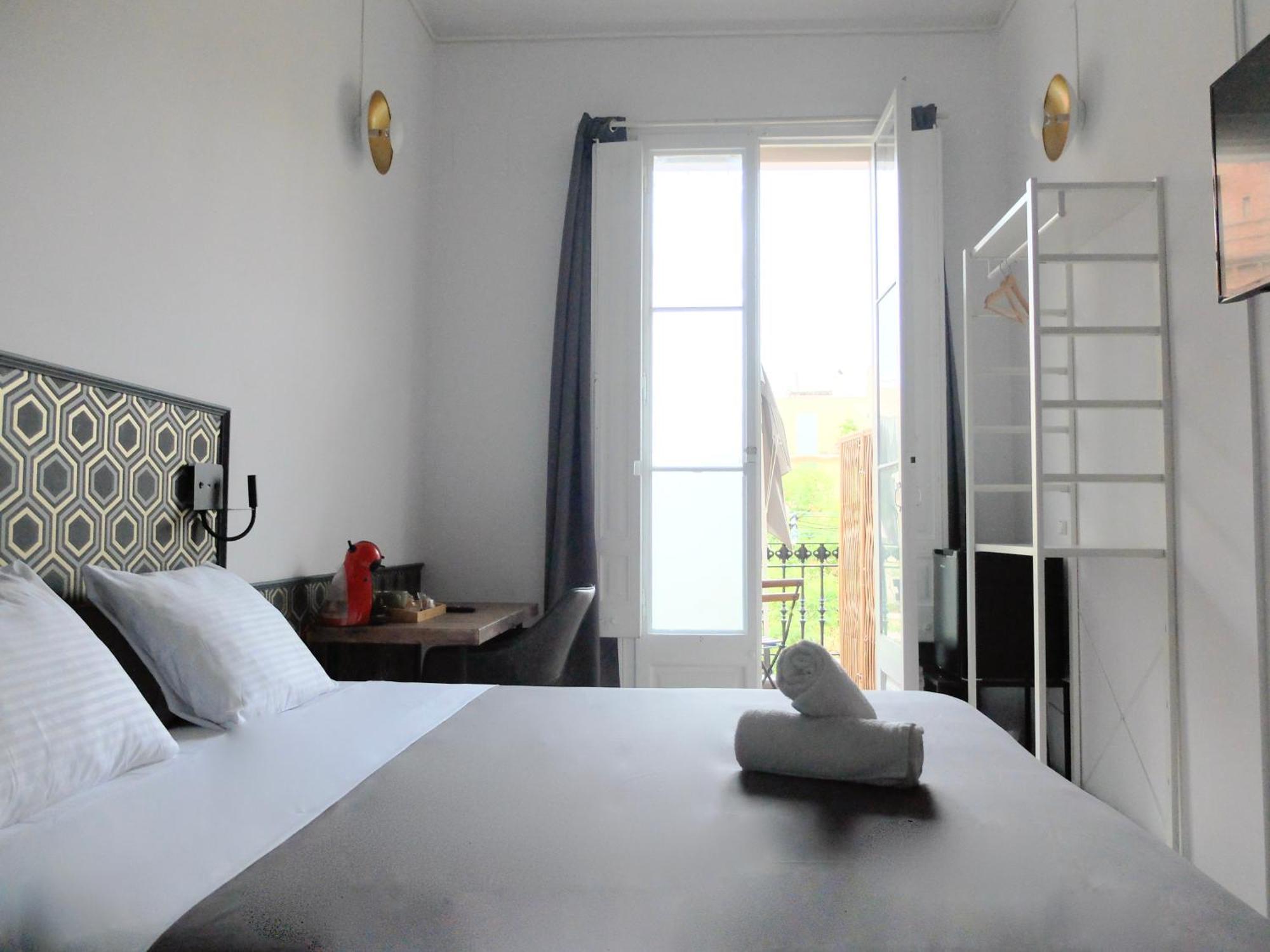 ฟาบริซซิโอ เปอตี Hostel บาร์เซโลนา ภายนอก รูปภาพ