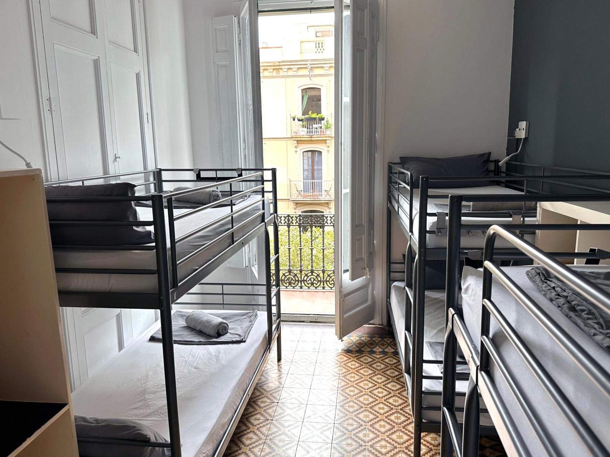 ฟาบริซซิโอ เปอตี Hostel บาร์เซโลนา ภายนอก รูปภาพ