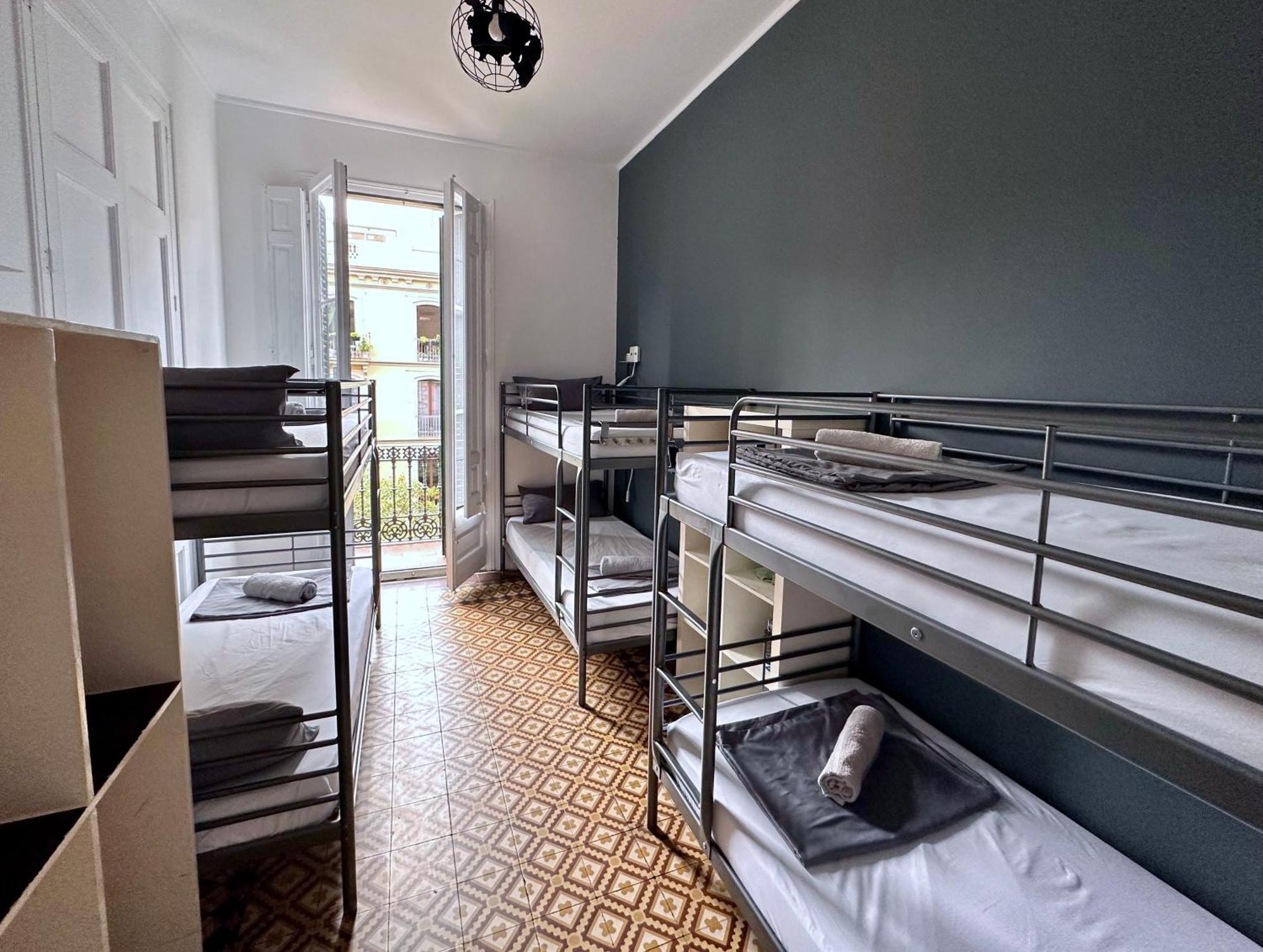 ฟาบริซซิโอ เปอตี Hostel บาร์เซโลนา ภายนอก รูปภาพ