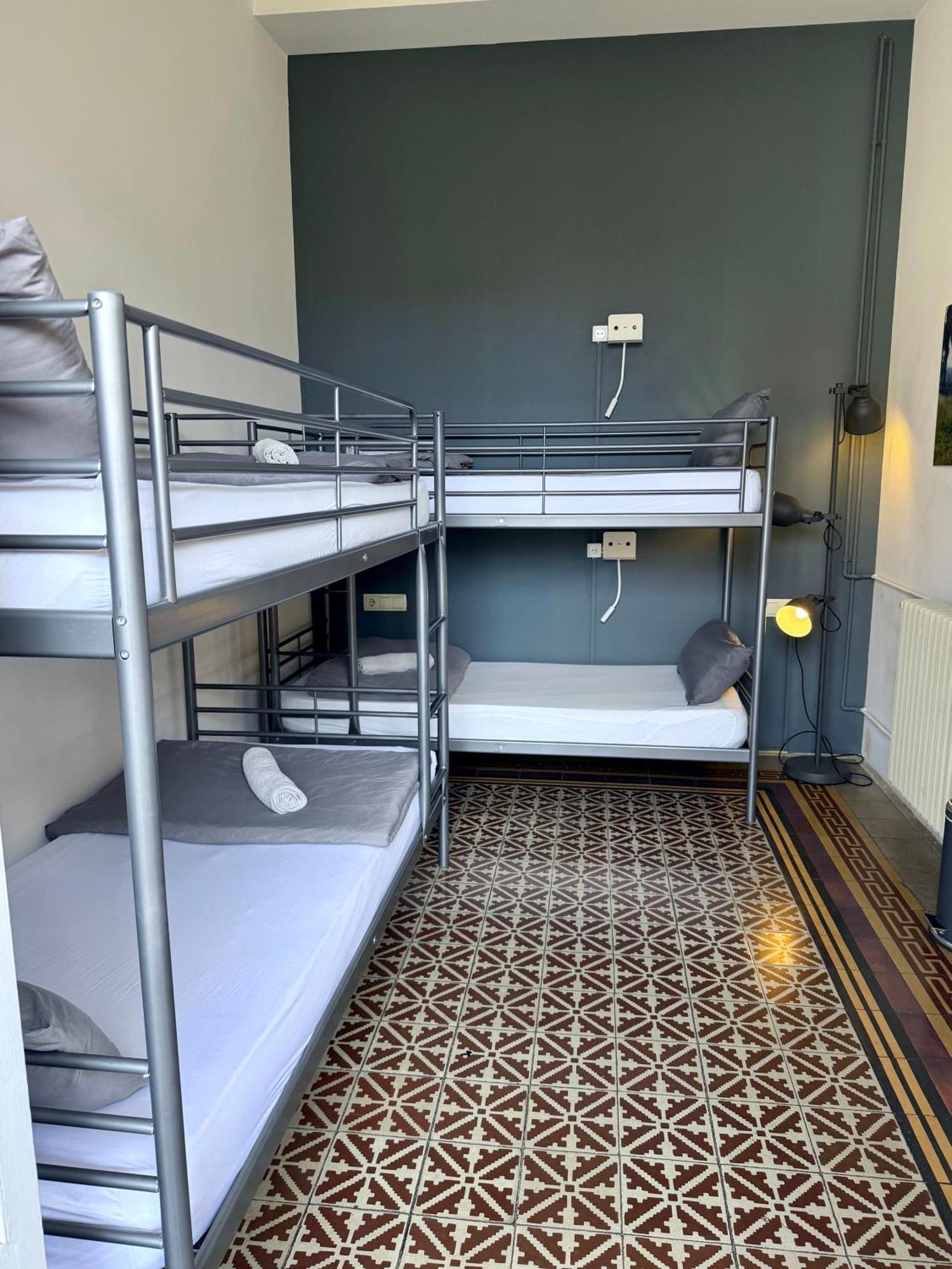 ฟาบริซซิโอ เปอตี Hostel บาร์เซโลนา ภายนอก รูปภาพ